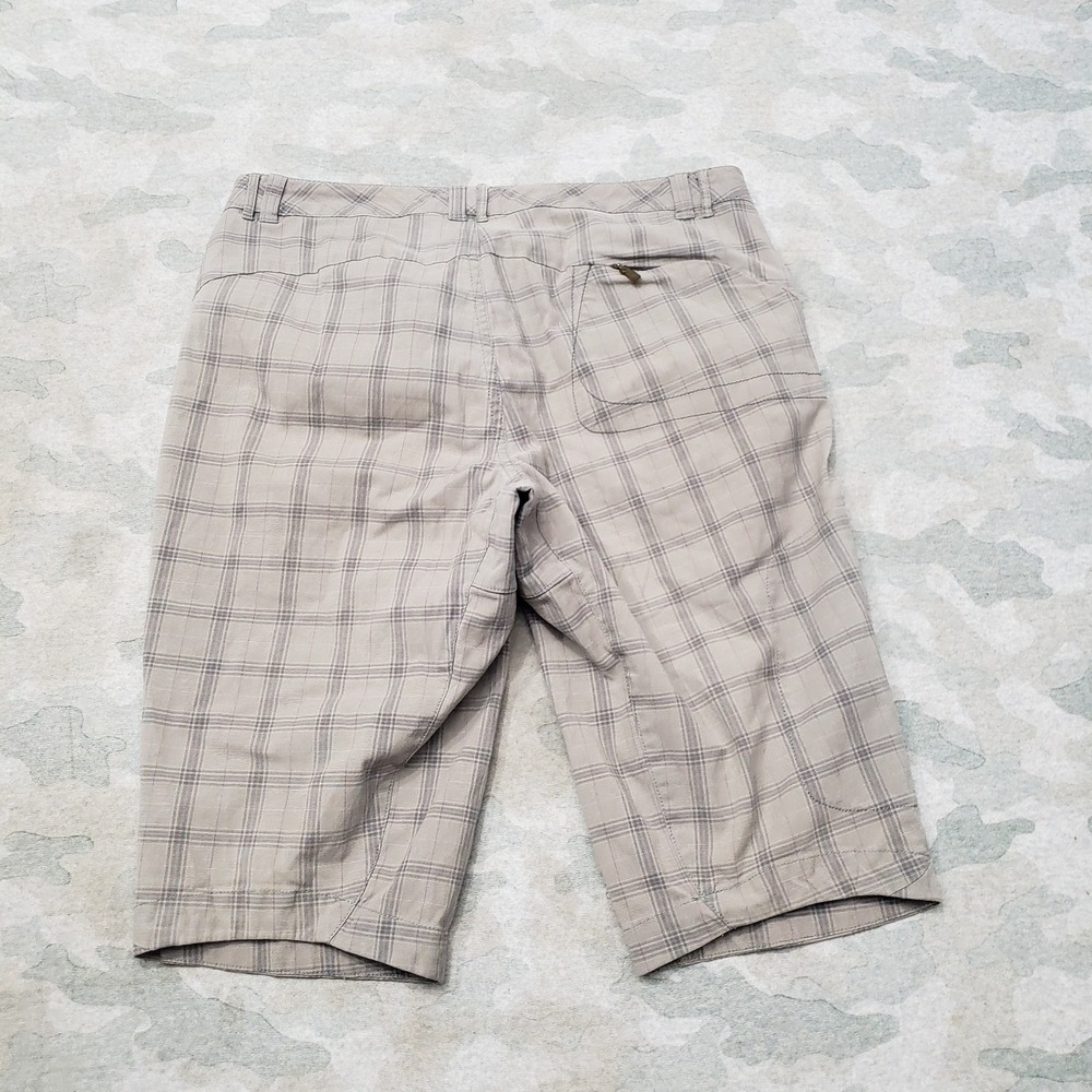 Mountain Hardwear Shorts Womens Medium Gray Pockets Plaid Check Outdoors - Picture 9 of 11